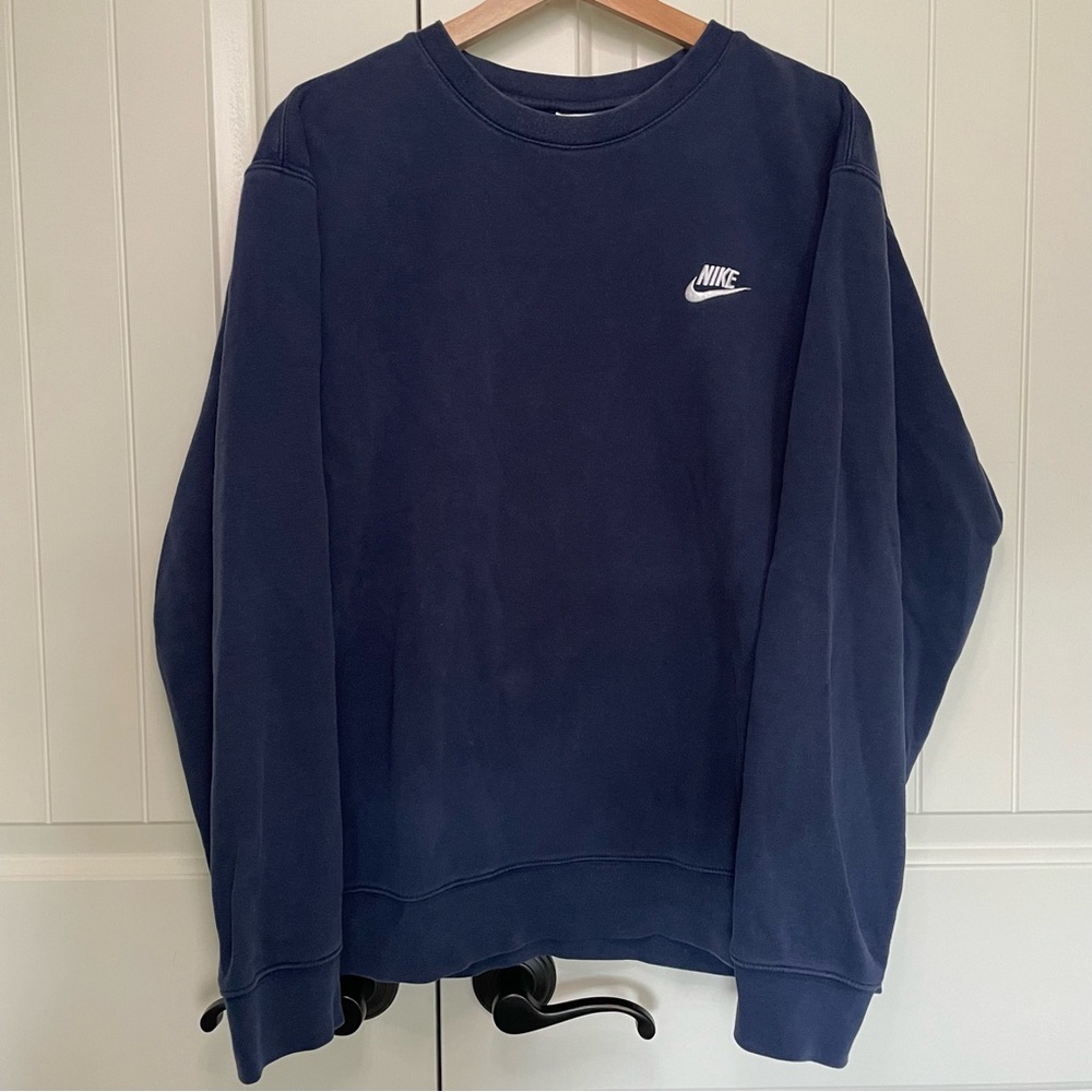 Nike Men's Navy Blue Crew Neck Sweater